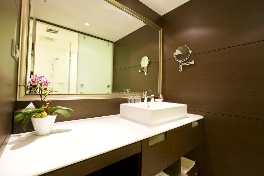 Taichung Charming City Hotel - Bathroom
