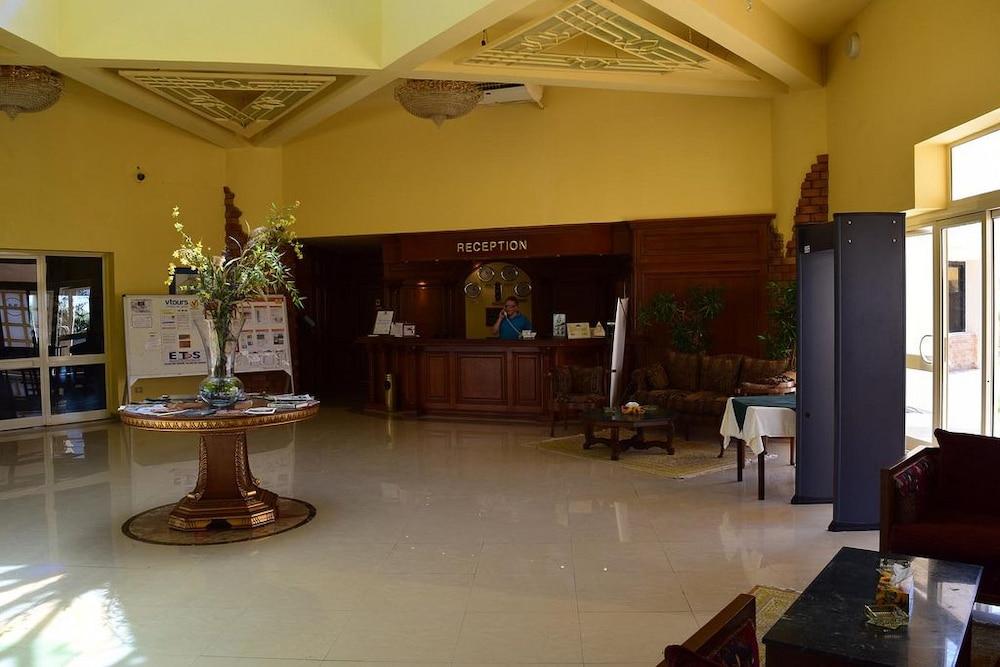 Mangrove Bay Resort - Interior Entrance
