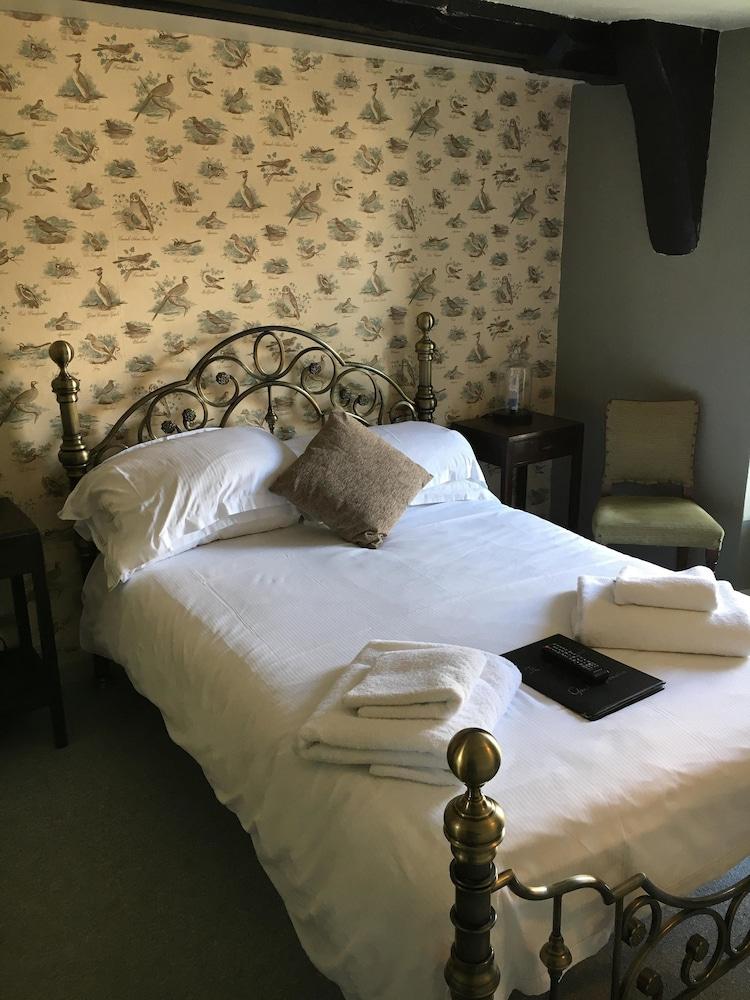 The Golden Pheasant Inn - Room