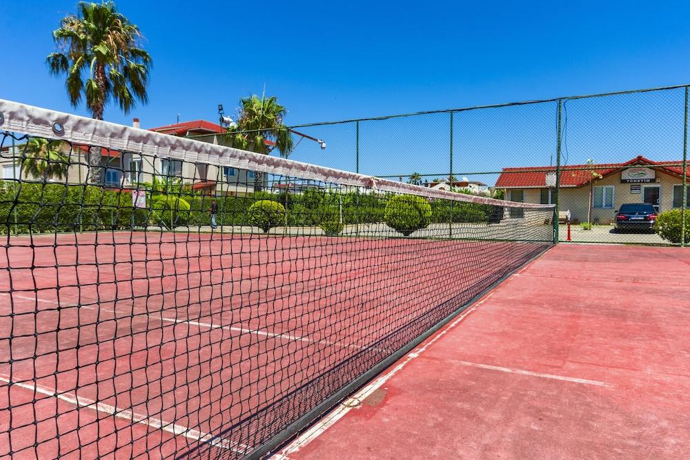 بارادايس تاون فيلا إيليت - Tennis Court