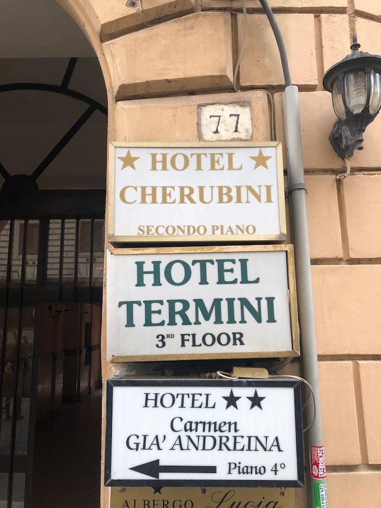 Hotel Cherubini - Exterior detail