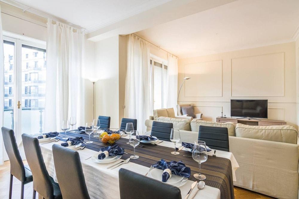 Luxury 3 Bedrooms Near Duomo - Featured Image