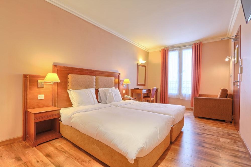 121 Paris Hotel - Room