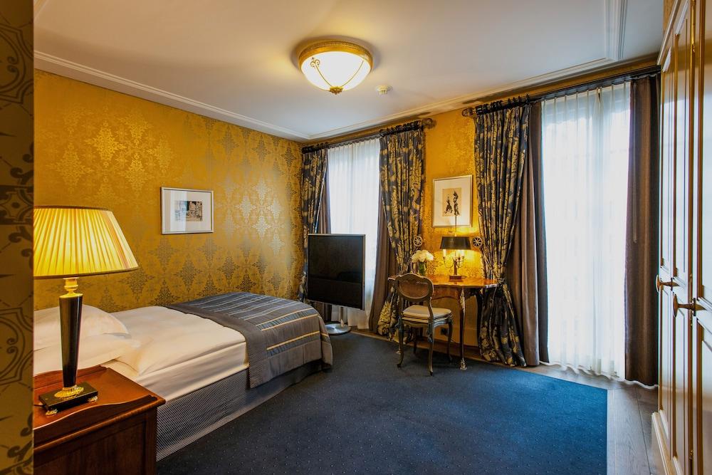 Grand Hotel Les Trois Rois - Room