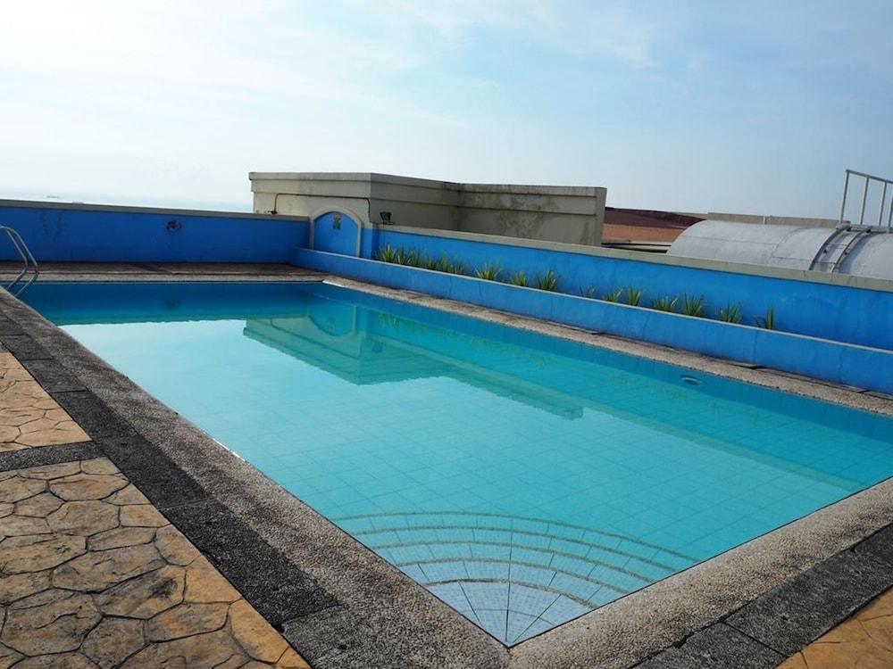 Suites de Marina Manila - Outdoor Pool