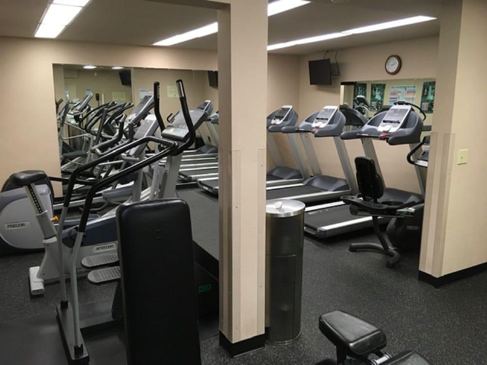Monarch Hotel & Conference Center - Fitness Facility