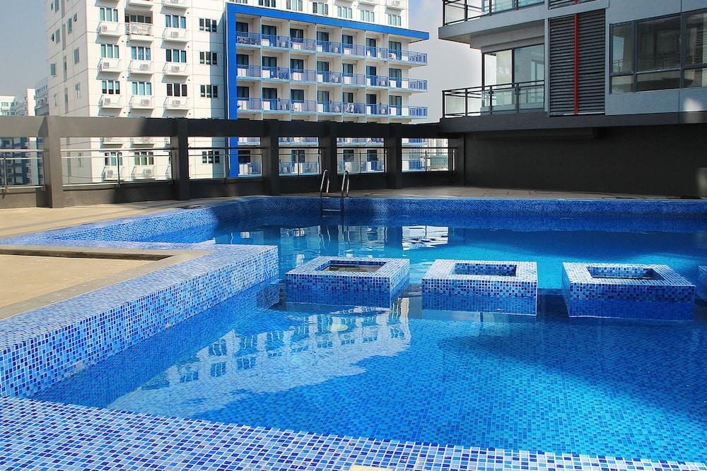 Golden Phoenix Hotel Manila - Outdoor Pool
