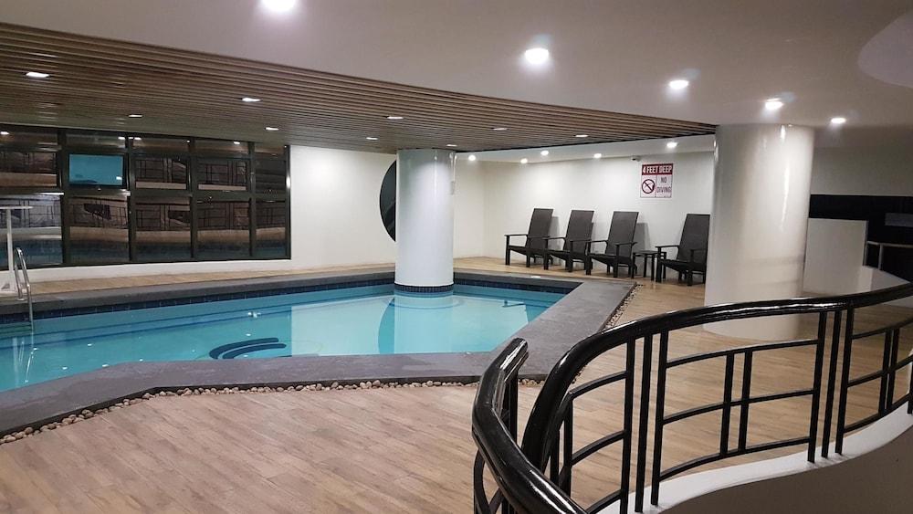 Sarrosa International Hotel and Residential Suites - Indoor Pool