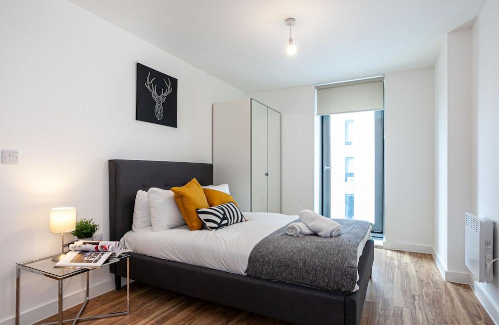 X1 Apartments Salford Quays - Room
