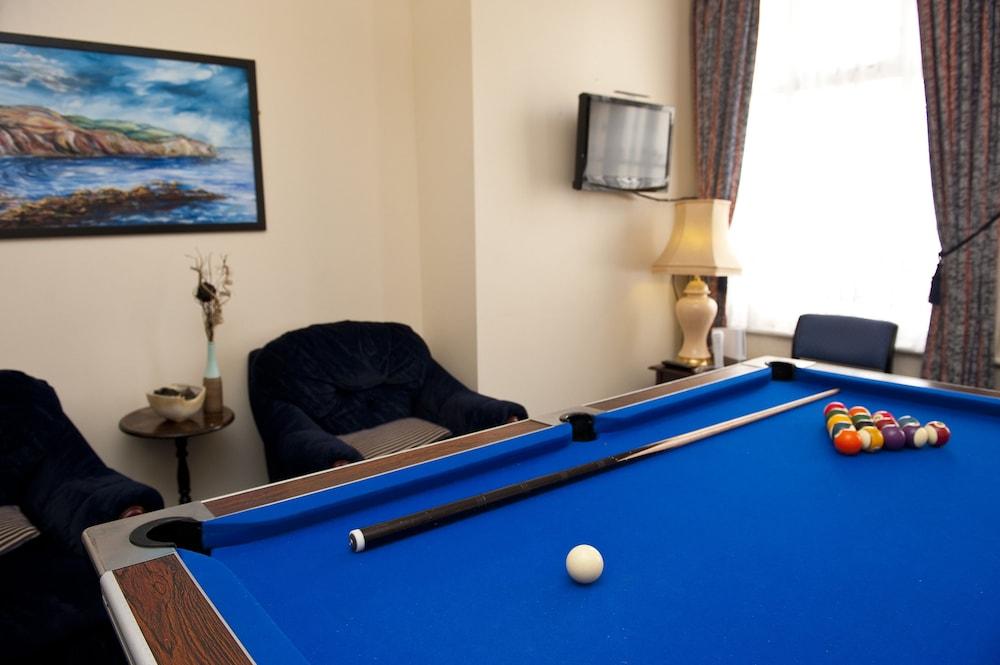 The Clarence Gardens Hotel - Game Room