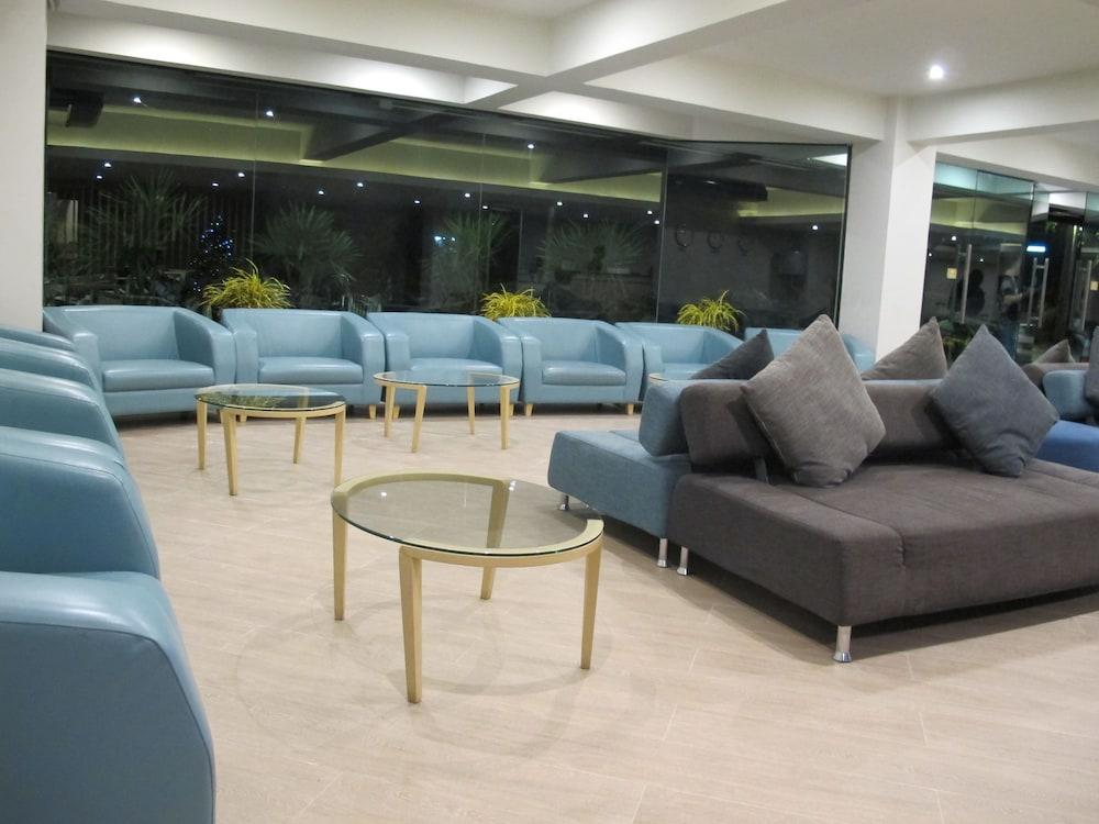 Suvarnabhumi Oriental Resort - Lobby Sitting Area