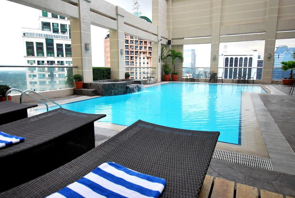 City Garden Hotel Makati - Rooftop Pool