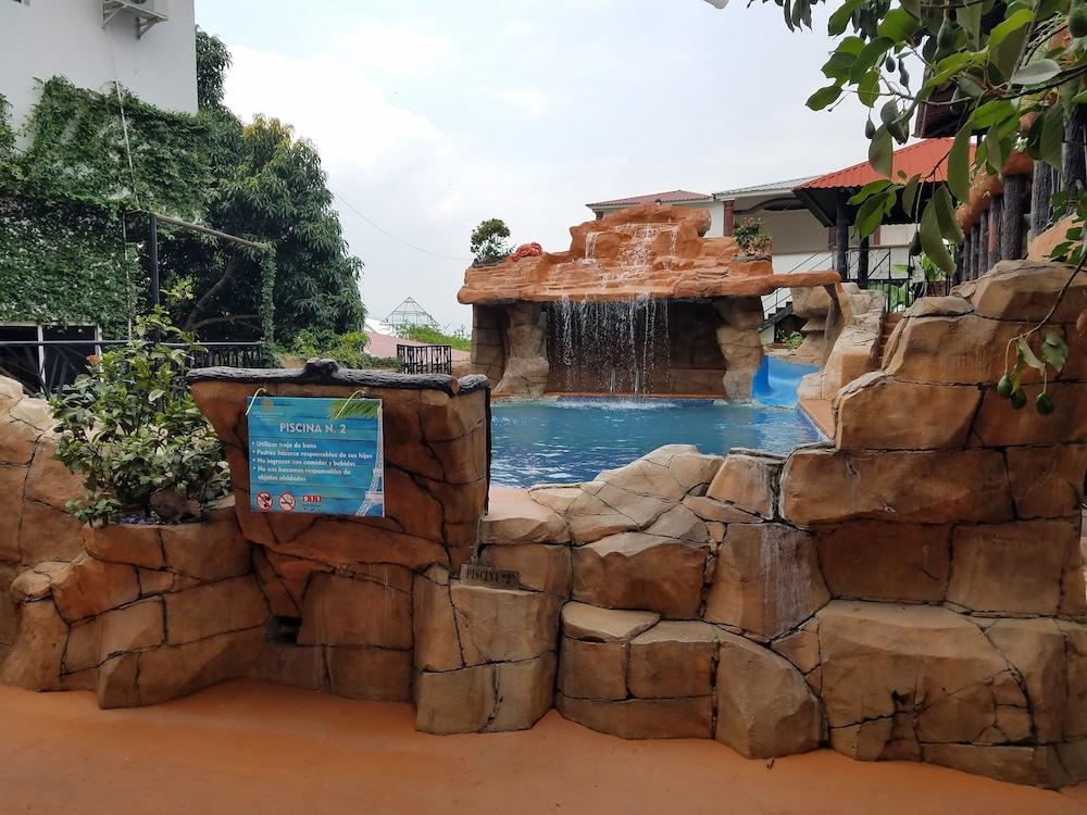 Hotel Club Quinta Pat Resort & Restaurant - Outdoor Pool