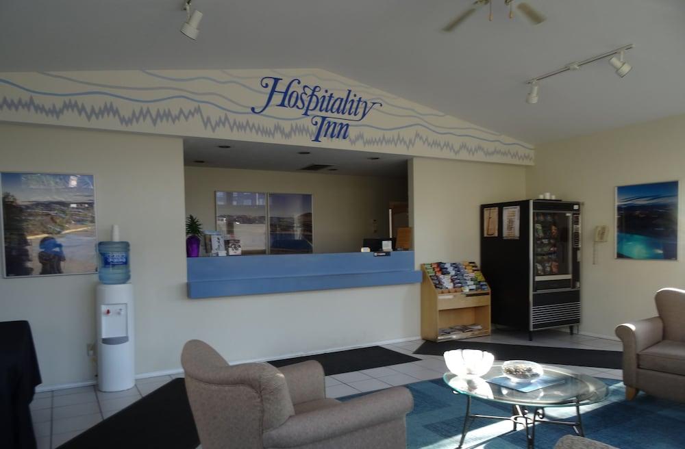 Hospitality Inn - Lobby Sitting Area