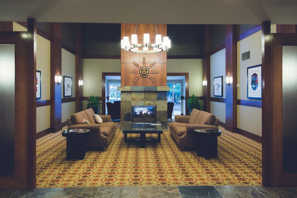 Glacier Lodge Boutique Hotel - Lobby