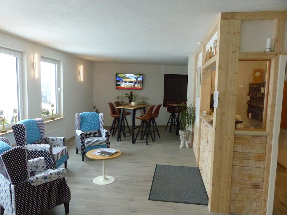 Hotel Restaurant Südpfalz-Terrassen - Lobby Sitting Area