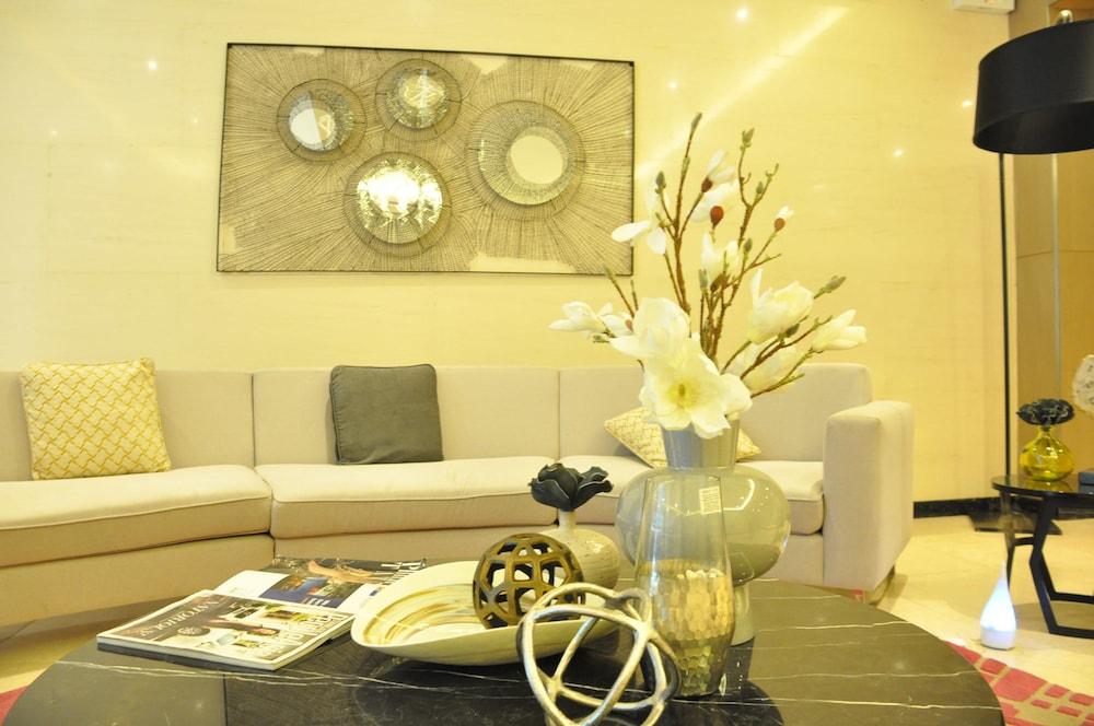 CSuites at Two Central Residences - Interior