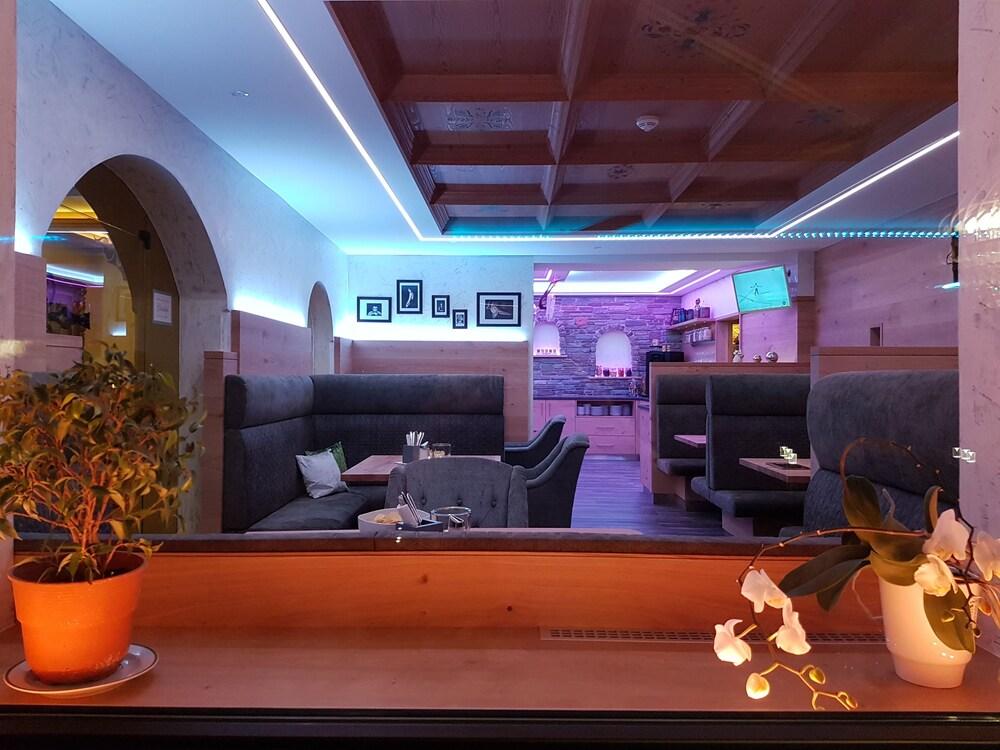 ألبين هوتل تايرول - Lobby Lounge