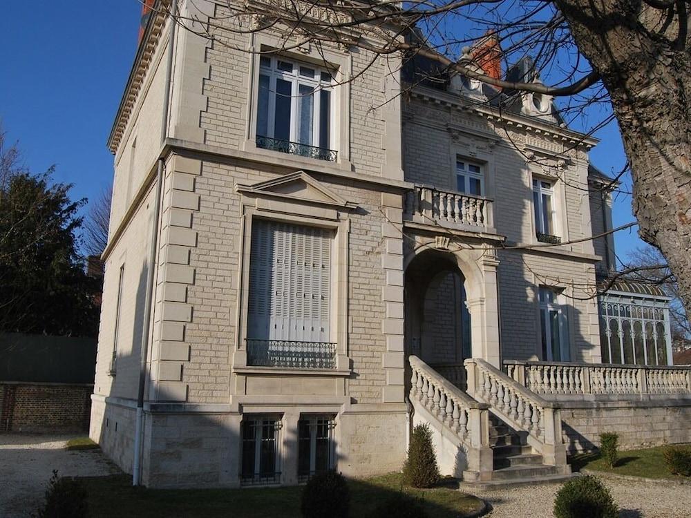 Gîte La Tour Boileau - Exterior