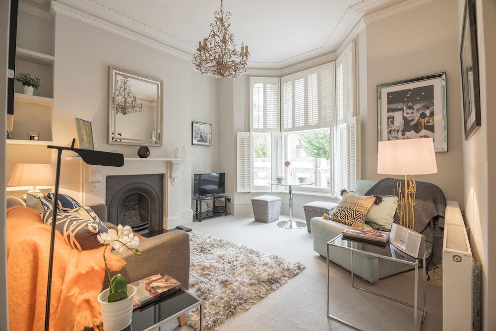 Immaculate home in Shepherds Bush - Featured Image