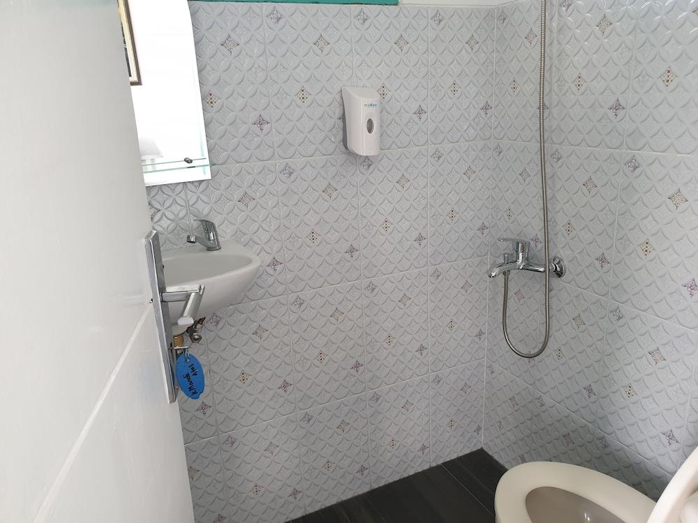 Villa Jatimas Hijau - Bathroom