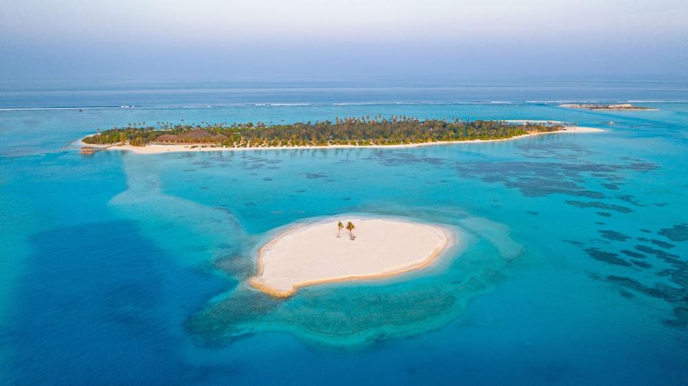 Innahura Maldives Resort - Aerial View