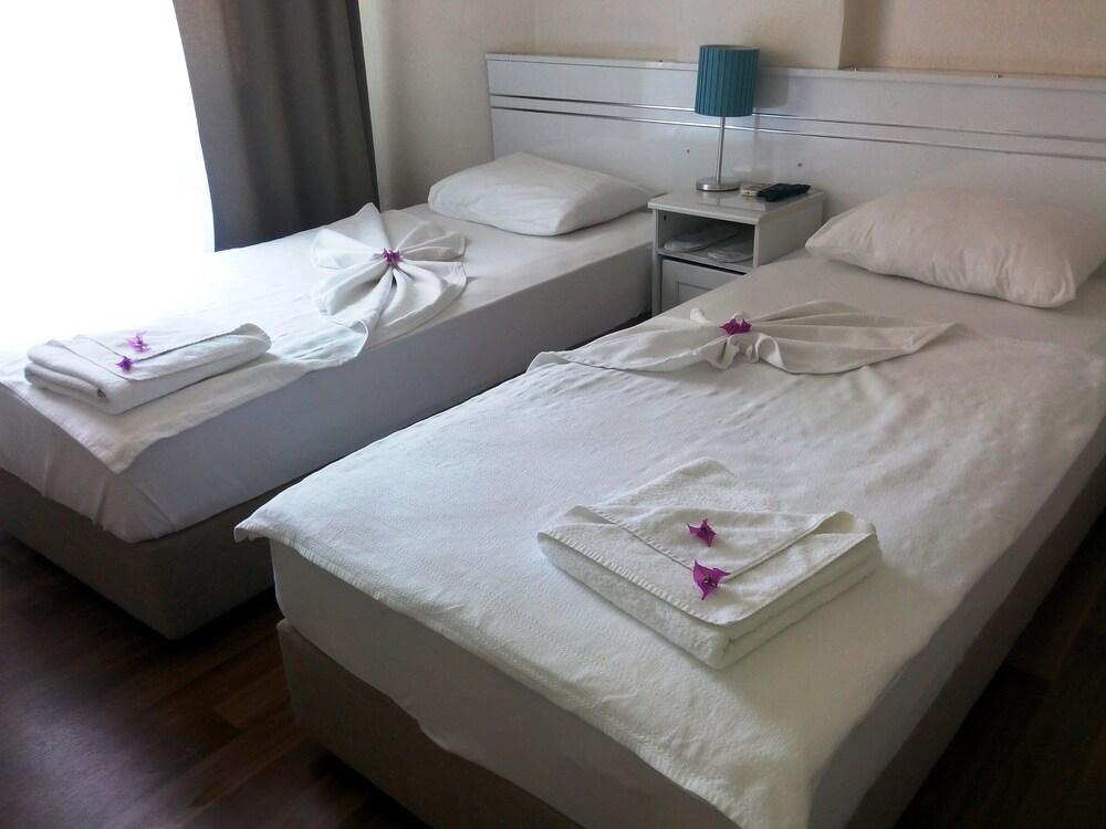 Urkmez Hotel - Room