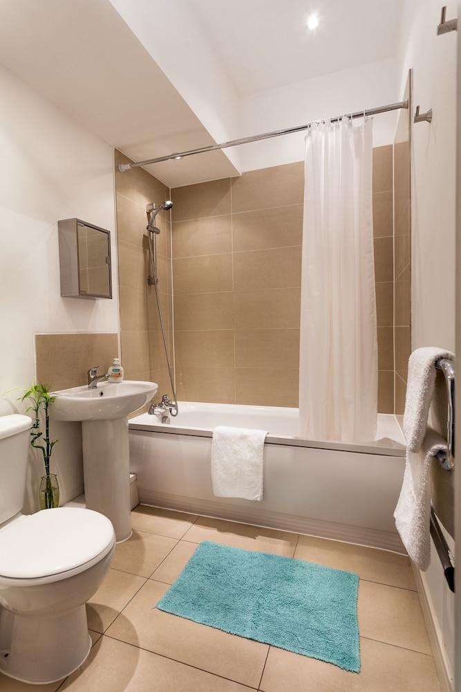 Meridian Apartments - Southend - Bathroom