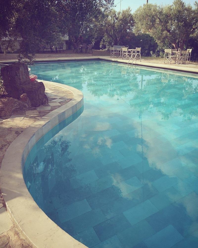 آستيريس فيلدج - Outdoor Pool