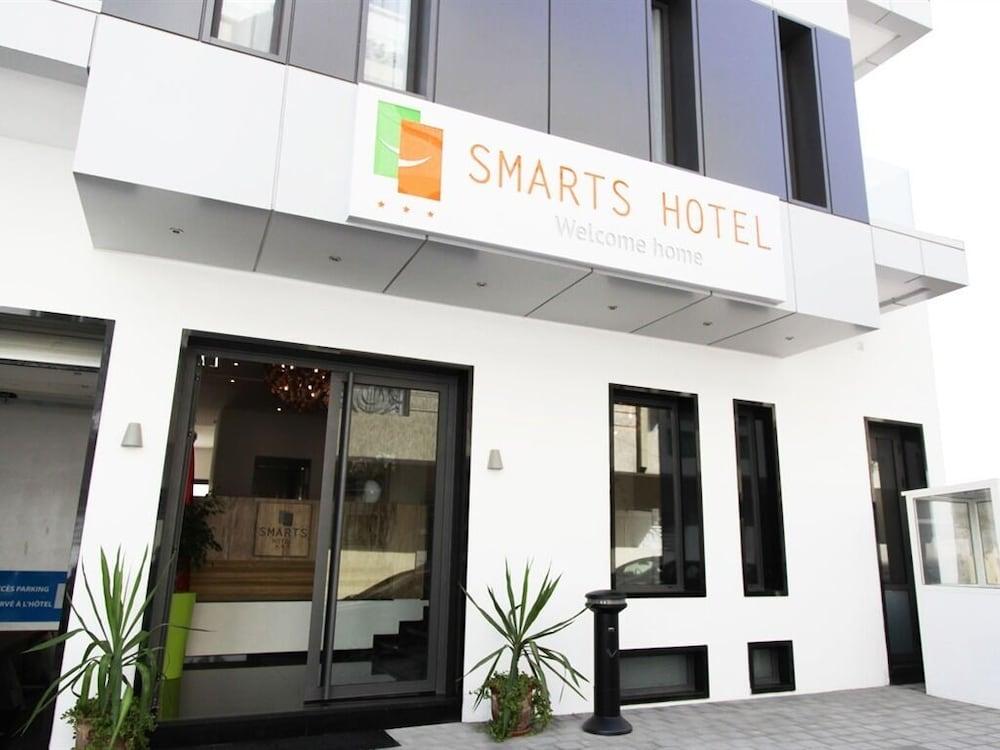 Smarts Hotel - Exterior