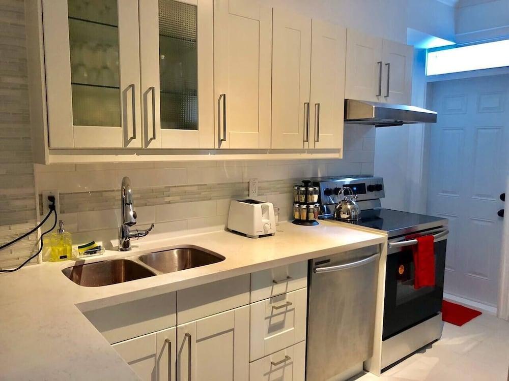 Newly Renovated Trendy Home with Private Terrace - Private kitchen