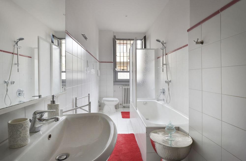 At Home - Porta Romana - Bathroom