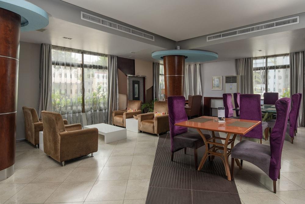Peninsula Hotel Dar es Salaam - Lobby Sitting Area