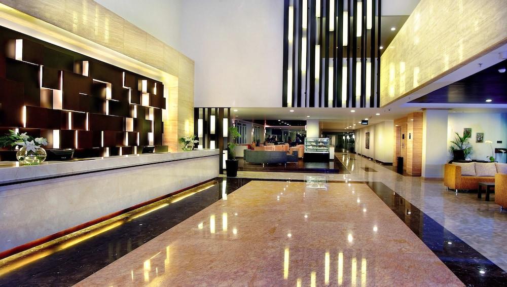 ASTON Bogor Hotel and Resort - Lobby