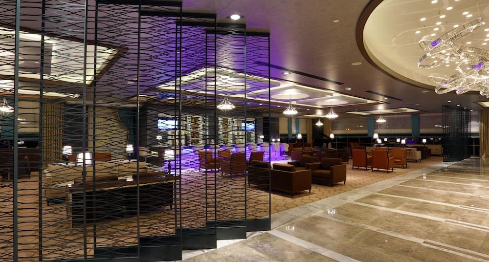 Royal Stay Palace Hotel - Lobby Lounge