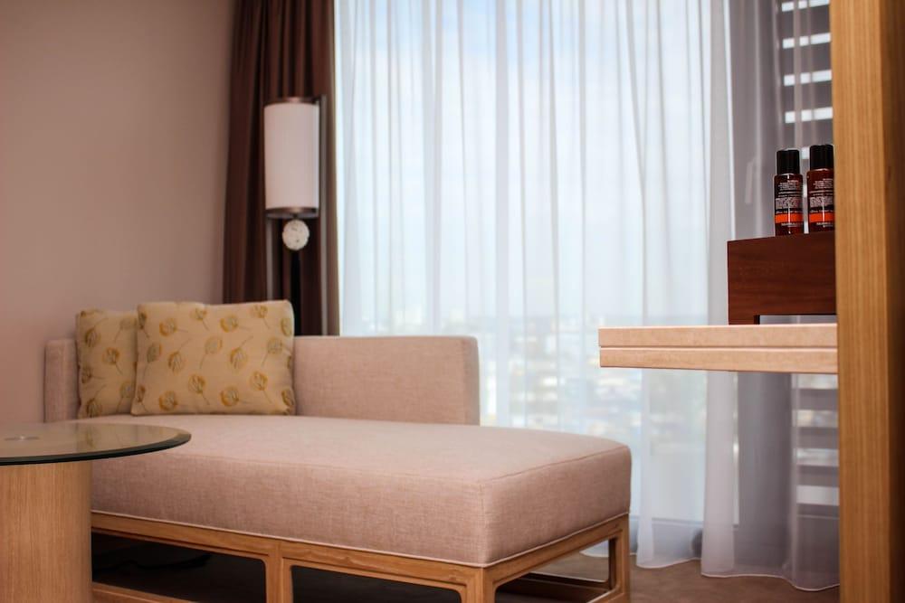 Delta Hotels by Marriott Frankfurt Offenbach - Room