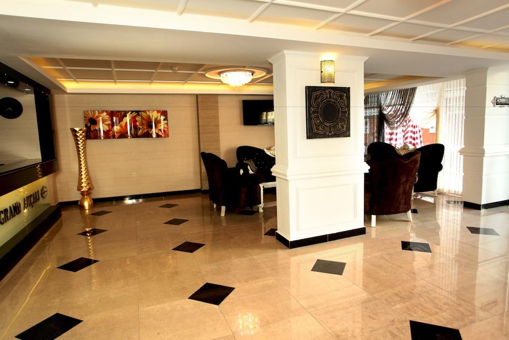 Grand Akcali Hotel - Lobby Sitting Area