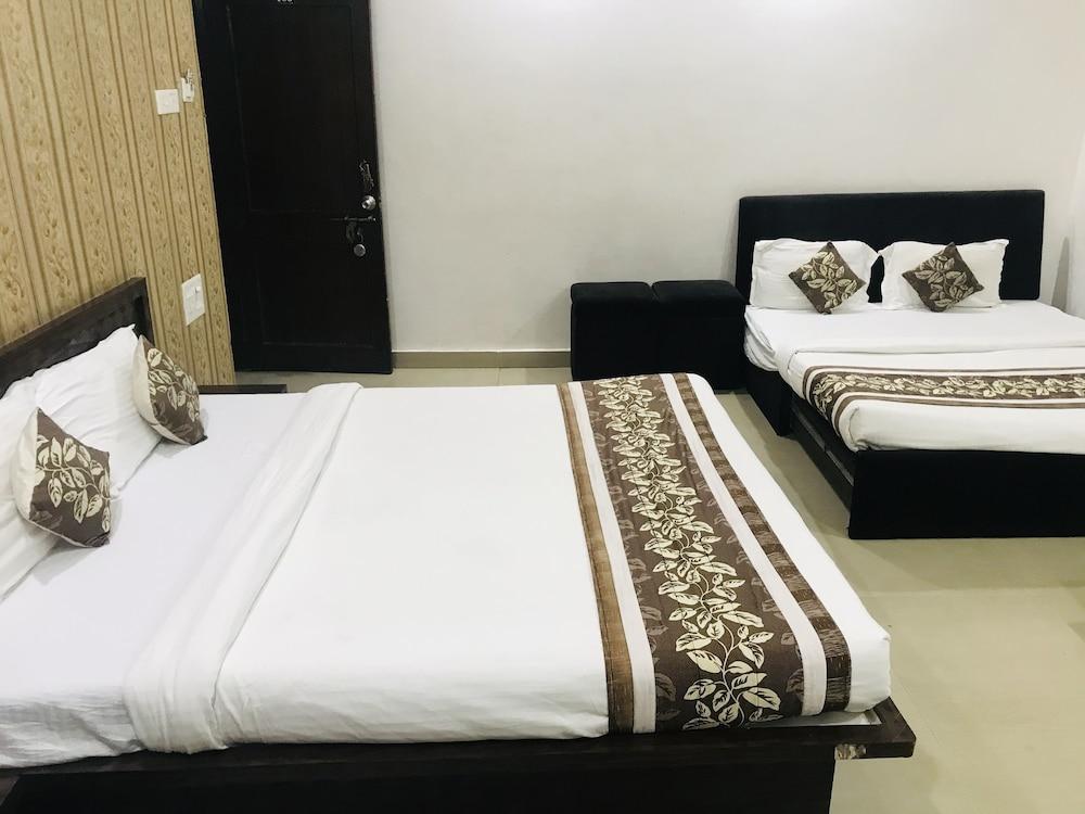 Hotel Avadh - Room