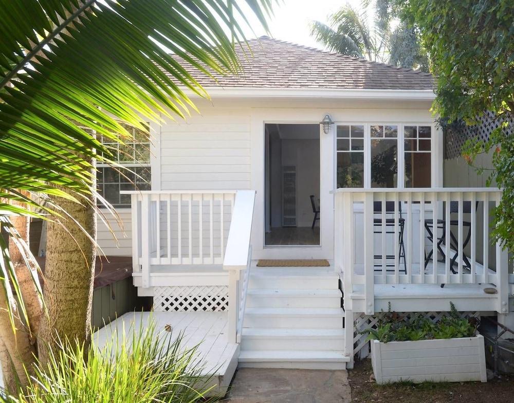 Charming 2br/2ba Cottage - Close to the Beach - Featured Image