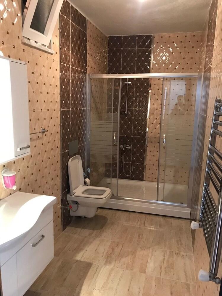 Myhouse Gold - Bathroom