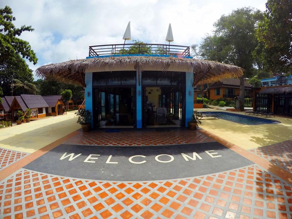 Phi Phi Long Beach Resort & Villa - Interior Entrance