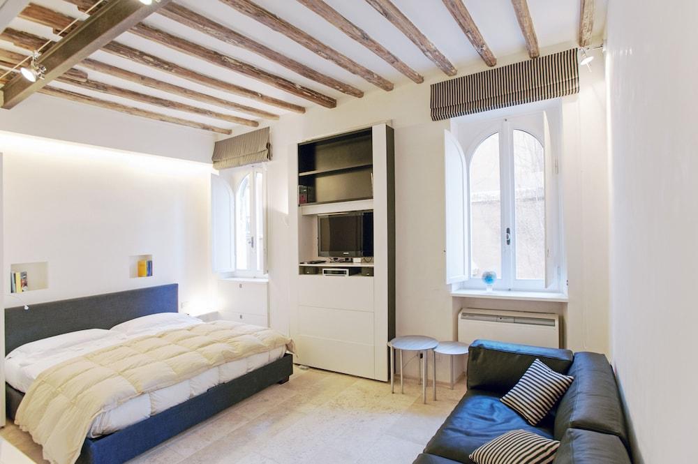 Oro - WR Apartments near Castel Sant'Angelo - Featured Image