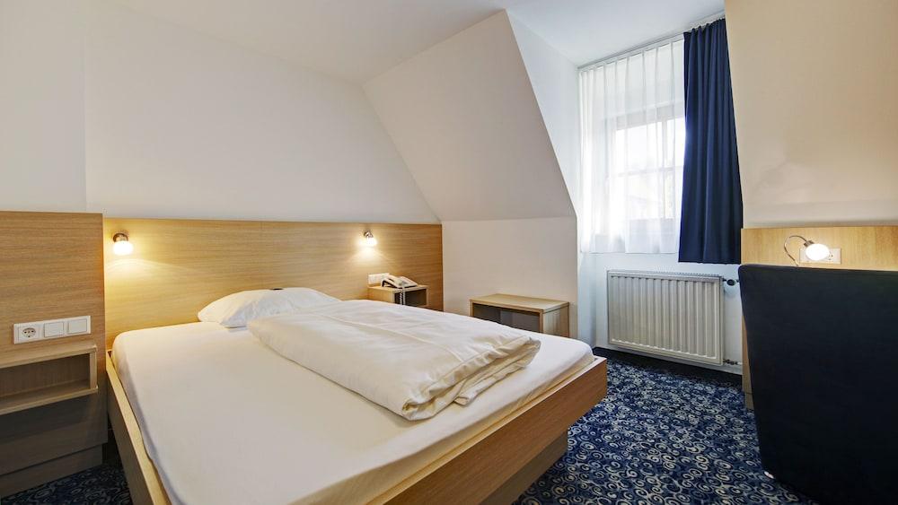 Hotel Bauer Großbettlingen - Room