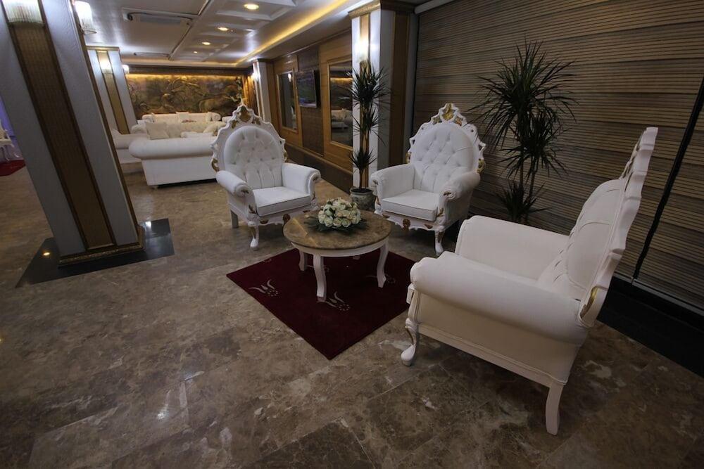 The Ancient Mesopotamia Hotel - Lobby Sitting Area