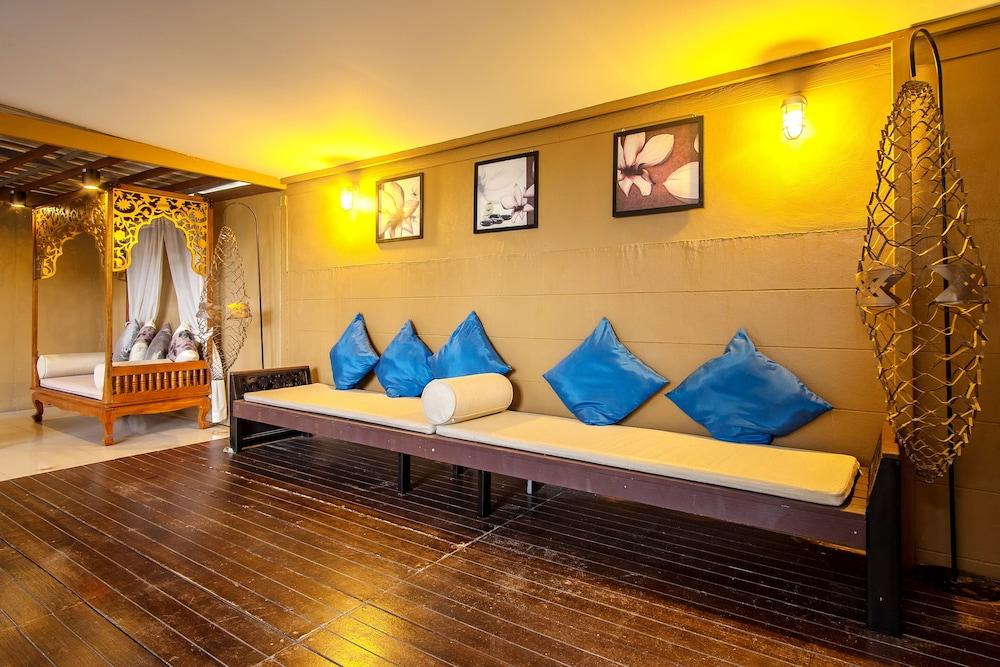 Naiyang Beach Hotel - Lobby Sitting Area