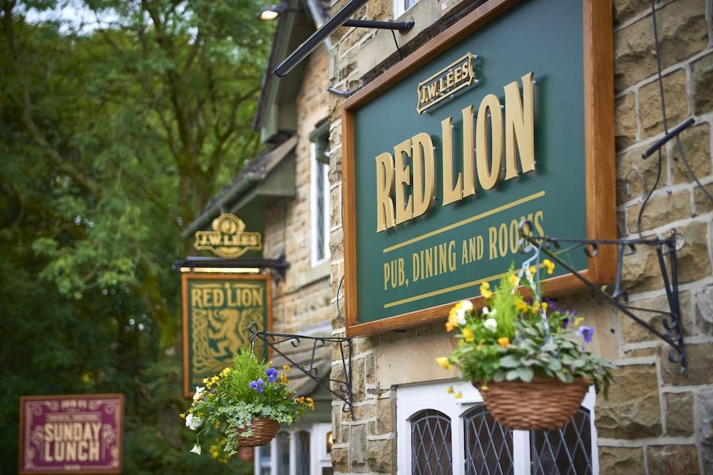 The Red Lion - Exterior detail