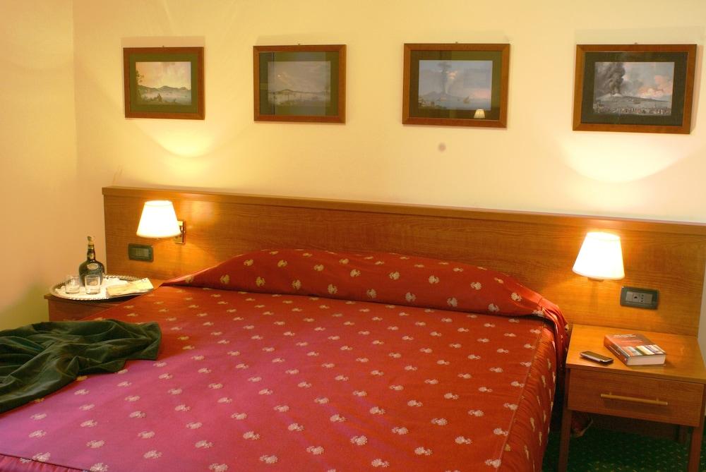 Hotel Versailles - Room
