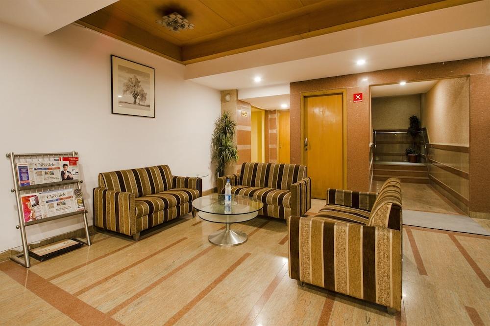 OYO 9303 Celebrity Skyhy Rooms - Lobby Sitting Area
