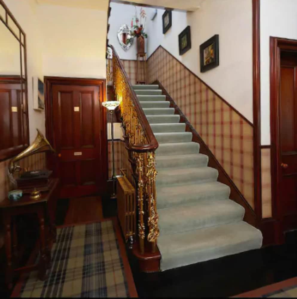 Trafford Bank Guest House - Interior Entrance