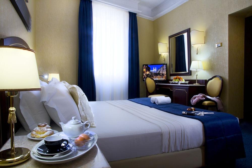 Hotel Mondial - Room